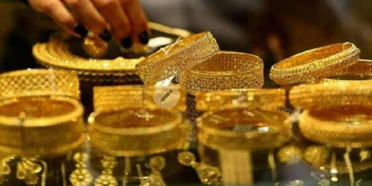 सोने-चांदी की कीमतों में गिरावट, क्या अब खरीदने का सही समय है?