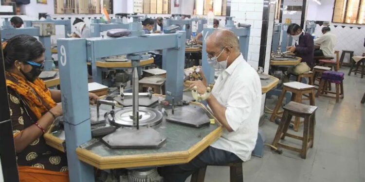 ट्रंप के टैरिफ वार का असर: Surat का Diamond Hub — 1.25 लाख नौकरियां खतरे में!
