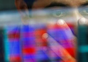 Stock Market Today 6 August: शेयर बाजार की धीमी शुरुआत, मिडकैप-स्मॉलकैप में गिरावट, NSDL और श्री लोटस के शेयरों की जबरदस्त लिस्टिंग