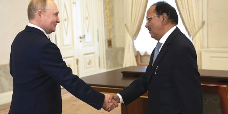 ट्रंप के टैरिफ की धमकी के बीच NSA अजित डोवाल रूस में पुतिन से करेंगे अहम चर्चा — ऊर्जा, रक्षा और BRICS एजेंडा तैयार