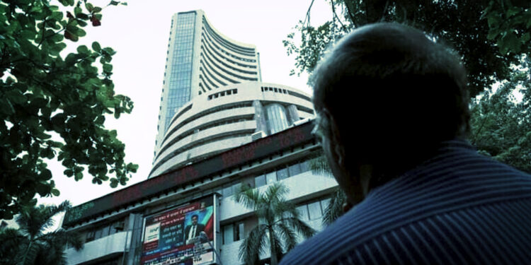 Share Market Live Updates 19 August: सेंसेक्स-निफ्टी में उतार-चढ़ाव, टाटा मोटर्स और रिलायंस चमके