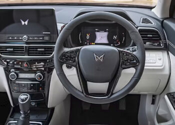 महिंद्रा का धमाका! ₹12 लाख से कम कीमत में लॉन्च हुई XUV 3XO REVX, डॉल्बी एटम्स साउंड सिस्टम वाली दुनिया की पहली SUV