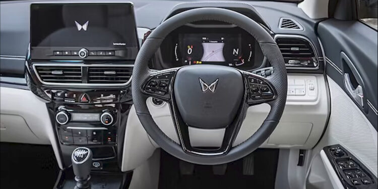 महिंद्रा का धमाका! ₹12 लाख से कम कीमत में लॉन्च हुई XUV 3XO REVX, डॉल्बी एटम्स साउंड सिस्टम वाली दुनिया की पहली SUV