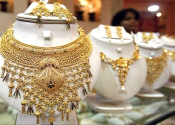 Gold-Silver Rate Today 18 August: हफ्ते की शुरुआत में सोने-चांदी के दाम गिरे, जानें अपने शहर का ताज़ा भाव