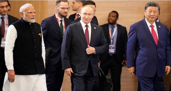 Russia strong reply to Trump Can change India China decision