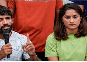 Sarpanch reprimanded Congress MLA Vinesh Phogat during her visit to Haryana flood affected areas