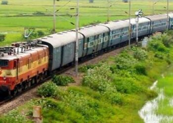 election season of Bihar political credits battle has started over the railway gift