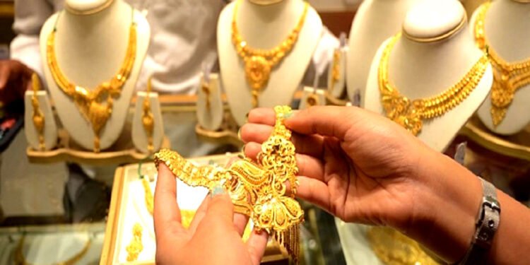 Gold Price Today: नवरात्रि में सोने-चांदी में लगातार उछाल, जानें आज आपके शहर के भाव