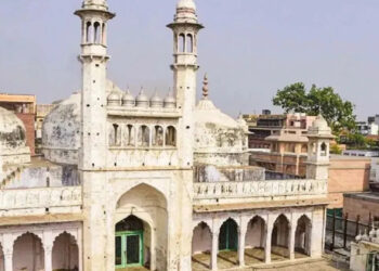 हैदराबाद में मस्जिद पर क्यों छिड़ा विवाद? मदरसे को बंद करने की उठी मांग