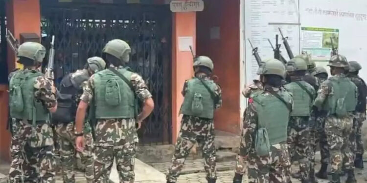 नेपाल में फिर से हिंसा: जेल तोड़कर भाग रहे कैदियों पर सेना की फायरिंग, 2 की मौत