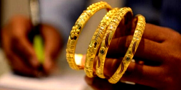 Gold Price Today: सोने-चांदी की कीमतों में गिरावट: नवरात्रि पर मिली राहत, जानिए आपके शहर का भाव