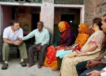 Rahul Gandhi meets Hariom Valmiki family