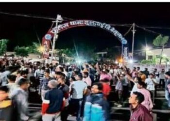 bike collision in Betul Multai sparked a riot with RSS pracharak assaulted and stoned