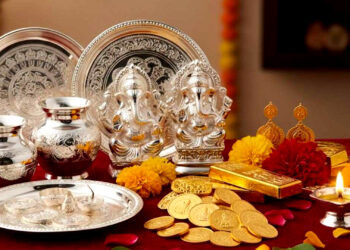 Dhanteras 2025: इस धनतेरस घर में लाएं समृद्धि, जानें पूजा विधि, शुभ मुहूर्त और खरीदारी का सही समय
