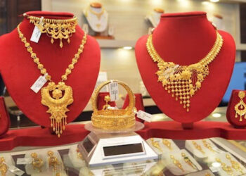 Gold Silver Price Falls: धनतेरस पर सोना-चांदी सस्ता, सुबह-सुबह आई खुशखबरी, जानिए 18 अक्टूबर के भाव