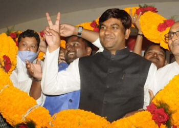 Bihar Chunav 2025: मुकेश सहनी ने छोड़ा चुनावी मैदान, बोले- अब लक्ष्य डिप्टी CM की कुर्सी, महागठबंधन के लिए करेंगे प्रचार