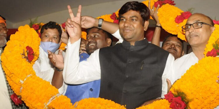 Bihar Chunav 2025: मुकेश सहनी ने छोड़ा चुनावी मैदान, बोले- अब लक्ष्य डिप्टी CM की कुर्सी, महागठबंधन के लिए करेंगे प्रचार