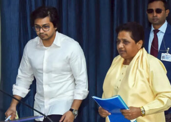 Uttar Pradesh News: बसपा की अहम बैठक में नहीं पहुंचे आकाश आनंद, मायावती ने 2027 की तैयारी पर फोकस