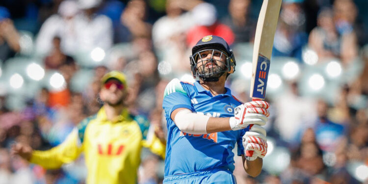 Rohit Sharma Century: रोहित शर्मा ने ऑस्ट्रेलिया में जड़ा 50वां इंटरनेशनल शतक, विराट को छोड़ा पीछे