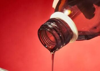 अब डॉक्टर के प्रिस्क्रिप्शन के बिना नहीं मिलेगा कफ सिरप  केंद्र सरकार का बड़ा फैसला, दवा दुकानों पर सख्ती शुरू