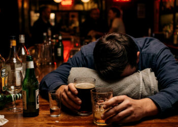 शराब की एक बोतल से सरकार कितनी कमाती है? आंकड़े सुनकर उड़ जाएंगे होश!