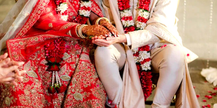 शादी में खुलकर खर्च करना चाहती हैं? हर महीने इतना बचाकर तैयार करें फाइव-स्टार वेडिंग का बजट