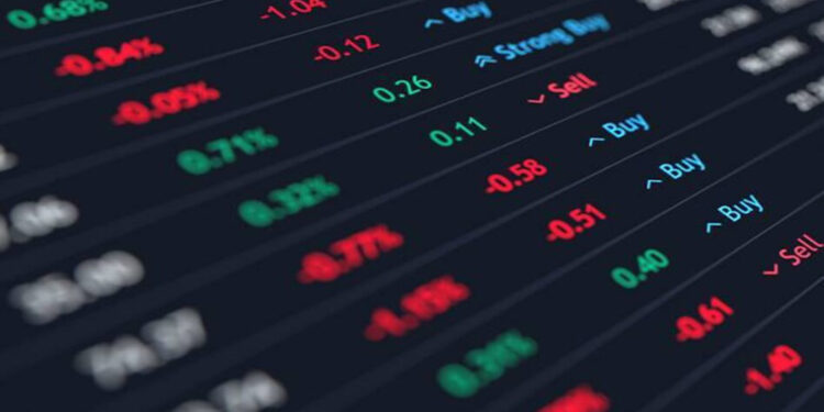 Stock Market LIVE: सेंसेक्स 300 अंक फिसला, निफ्टी 25,900 के नीचे; आईटी शेयरों में सबसे ज्यादा दबाव