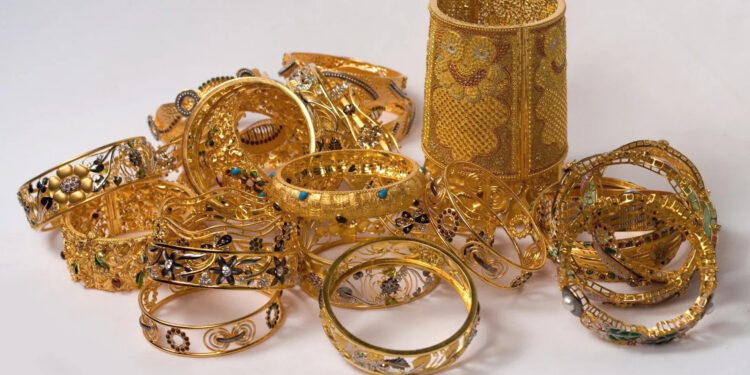 Gold News: घरेलू बाजार में सोने की कीमतों में हल्की नरमी, 4 दिसंबर को कई शहरों में बदले रेट