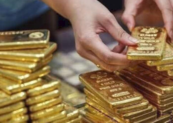 दो हफ्तों में ₹8,600 चढ़ा सोना, क्या अगले साल ₹1.50 लाख तक पहुंचेगा गोल्ड?