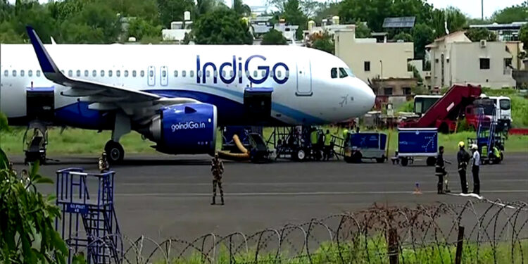 Indigo share इंडिगो पर संकट गहराया: उड़ान रद्द DGCA नोटिस और शेयरों में भारी गिरावट