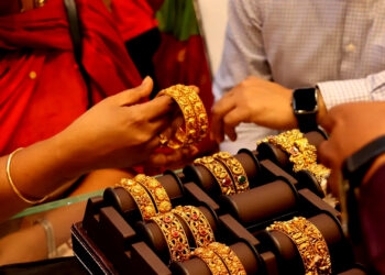 Gold Prices Today: सोना नई ऊंचाई पर, निवेशकों की नजरें 2026 पर टिकीं
