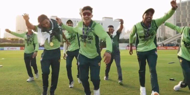 Asia Cup U-19: पाकिस्तान ने भारत को रौंदकर जीता खिताब अक्षय खन्ना की तरह ‘धुरंधर’ के गाने पर नाची पाकिस्तानी टीम
