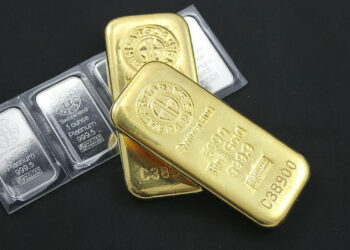 Gold Silver Price Today: सोना-चांदी में आज गिरावट, मुनाफावसूली से फिसले भाव