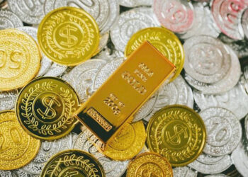 Gold Silver Price Today: सोना-चांदी में लगातार नरमी, नए साल के पहले दिन निवेशकों को झटका