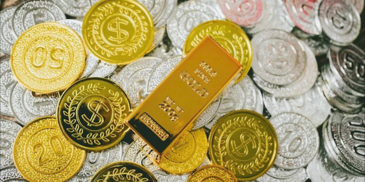 Gold Silver Price Today: सोना-चांदी में लगातार नरमी, नए साल के पहले दिन निवेशकों को झटका