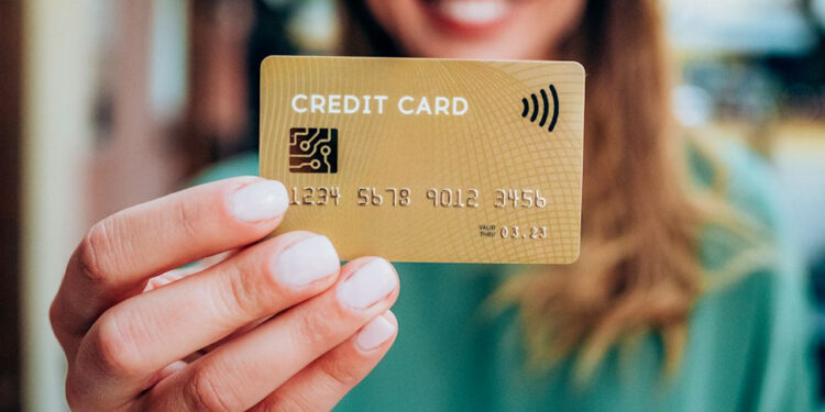 Credit Card Rules: 1 अप्रैल 2026 से क्रेडिट कार्ड यूजर्स के लिए बदल सकते हैं नियम, बड़े ट्रांजैक्शन की होगी रिपोर्टिंग, जानें क्या हैं प्रस्तावित इनकम टैक्स रूल्स 2026