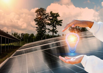 Electricity Selling: दिल्ली में बिजली उपभोक्ताओं के लिए बड़ा बदलाव, अब सोलर पैनल से बनी अतिरिक्त बिजली सीधे पड़ोसियों को बेच सकेंगे, DERC ने जारी की नई डिजिटल पावर ट्रेडिंग गाइडलाइन