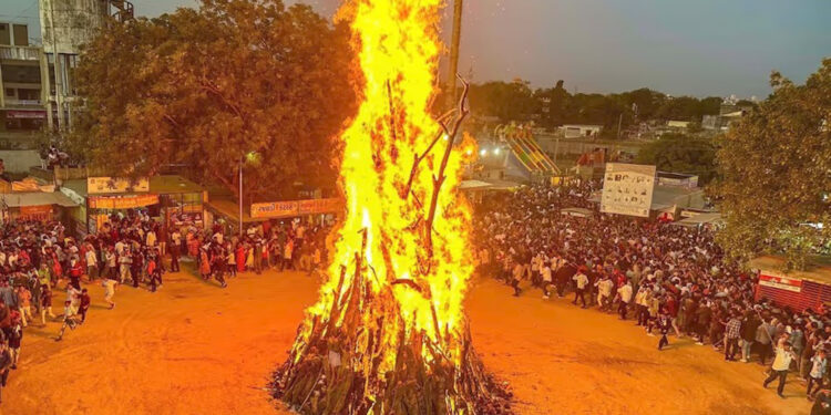 Holashtak start date: 24 फरवरी से लग रही है मांगलिक कार्यों पर रोक, जानिए नियम, मान्यताएं और होली की तिथि