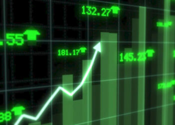 stock market: सेंसेक्स 300 अंक चढ़ा, निफ्टी 25,550 के पार; चुनिंदा सेक्टरों में खरीदारी