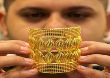 Gold Silver Prices: मिडिल ईस्ट में जंग की आहट से बाजार में हलचल, सोमवार को सोना-चांदी की कीमतों में तेज उछाल के संकेत