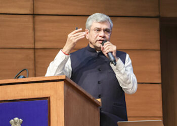 Social media platforms must share revenue fairly: सोशल मीडिया प्लेटफॉर्म्स को रेवेन्यू को सही तरीके से शेयर करना चाहिए, सरकार सख्त रेवेन्यू शेयरिंग नहीं तो कानूनी एक्शन