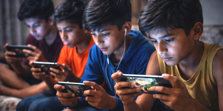 Online Gaming: ऑनलाइन गेमिंग का खतरनाक सच खेल-खेल में मासूम जिंदगियां क्यों जा रही हैं?
