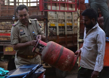 Iran-Israel Tensions: के बीच महाराष्ट्र सरकार अलर्ट, LPG सप्लाई सुचारु रखने के लिए कंट्रोल रूम और जिला समितियां गठित