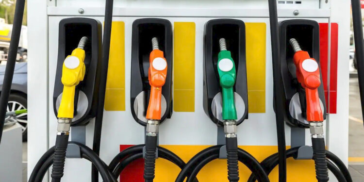 Premium Petrol महंगा: HPCL ने ₹2 बढ़ाए दाम, सामान्य पेट्रोल में कोई बदलाव नहीं