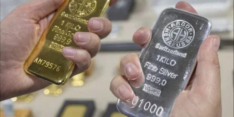 Gold-Silver Price: सोना चमका, चांदी फिसली भू-राजनीतिक तनाव और कच्चे तेल की तेजी से बदले कीमती धातुओं के रुख