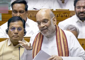 Amit Shah Lok Sabha speech: लोकसभा में टकराव के बीच सियासी संदेश: पीएम मोदी ने शाह की तारीफ की, स्पीकर पर अविश्वास प्रस्ताव खारिज