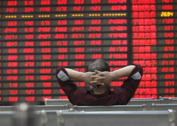 Stock Market News: मिडिल ईस्ट तनाव से हिला भारतीय बाजार, सेंसेक्स 2,400 अंक टूटा; निवेशकों की दौलत पर बड़ा असर