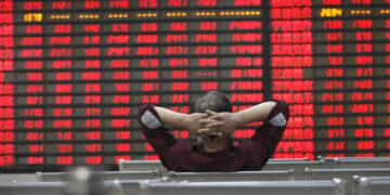 Stock Market News: मिडिल ईस्ट तनाव से हिला भारतीय बाजार, सेंसेक्स 2,400 अंक टूटा; निवेशकों की दौलत पर बड़ा असर