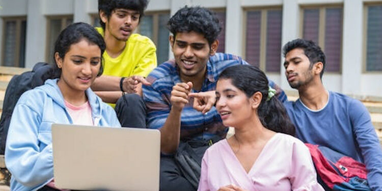UPPSC PCS 2024 का अंतिम परिणाम जारी: नेहा पांचाल ने किया टॉप जानें पूरा डिटेल