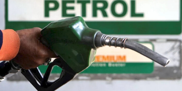 पेट्रोल-डीजल और LPG को लेकर सरकार का बड़ा बयान: देश में ईंधन की कोई कमी नहीं, 60 दिन का स्टॉक सुरक्षित